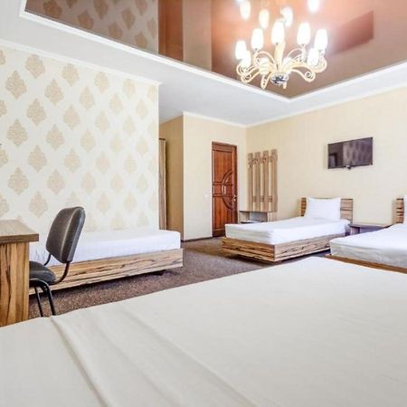 Hotel Kausar Bishkek Bagian luar foto