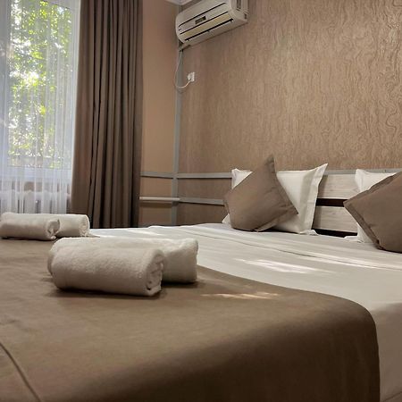 Hotel Kausar Bishkek Bagian luar foto