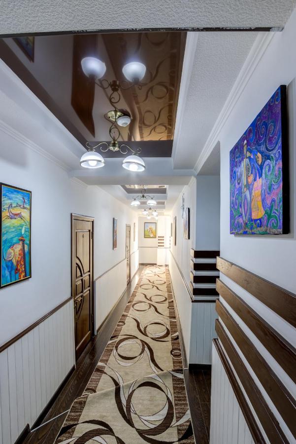 Hotel Kausar Bishkek Bagian luar foto