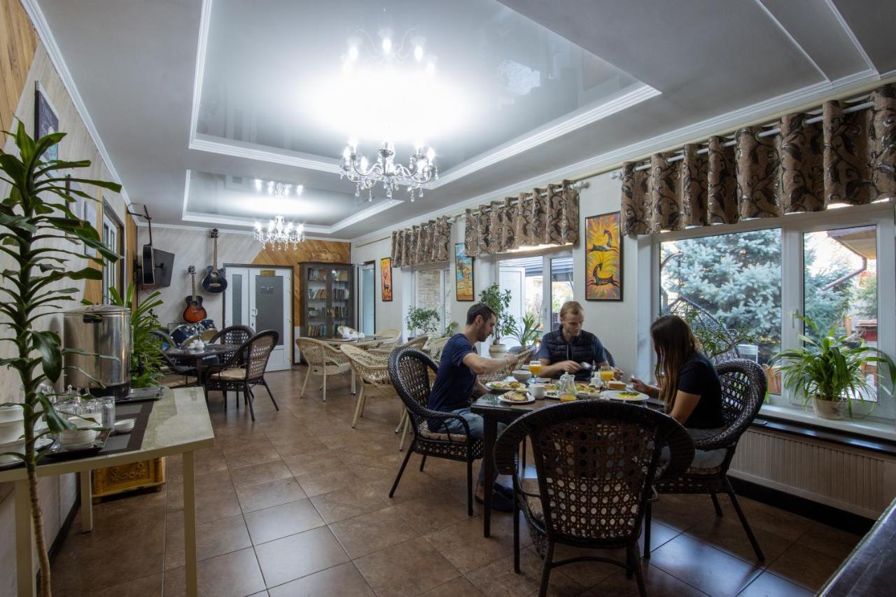Hotel Kausar Bishkek Bagian luar foto