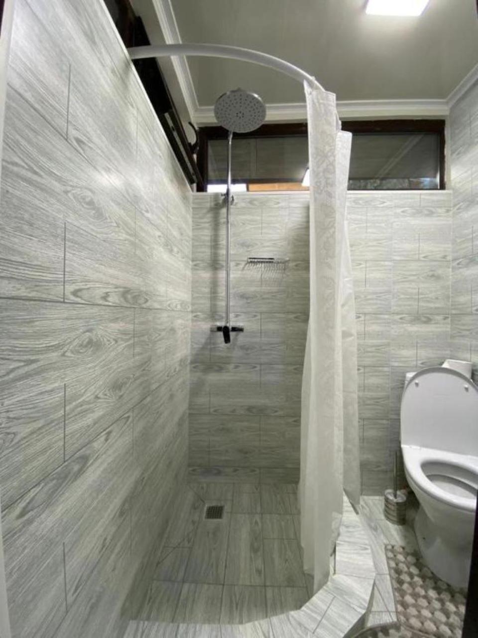 Hotel Kausar Bishkek Bagian luar foto