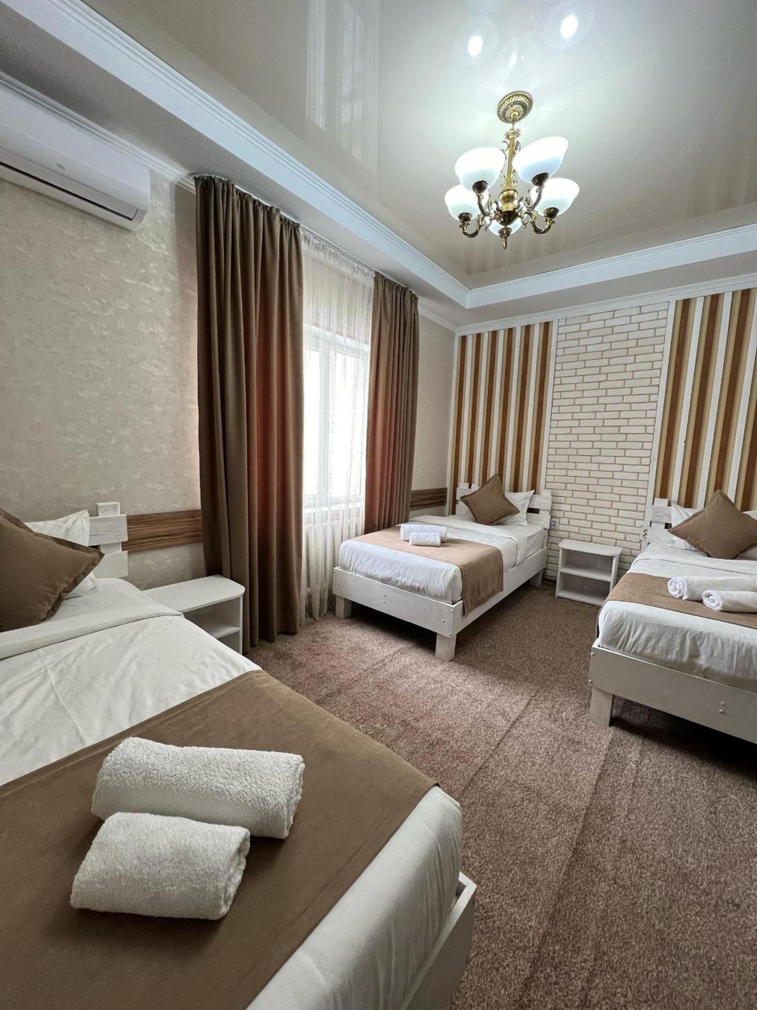 Hotel Kausar Bishkek Bagian luar foto