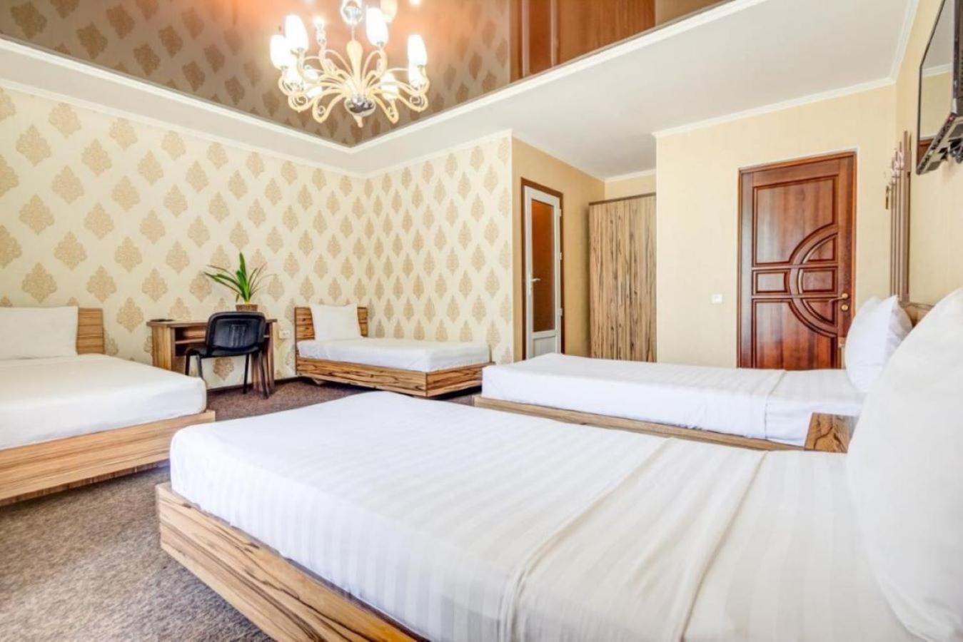 Hotel Kausar Bishkek Bagian luar foto
