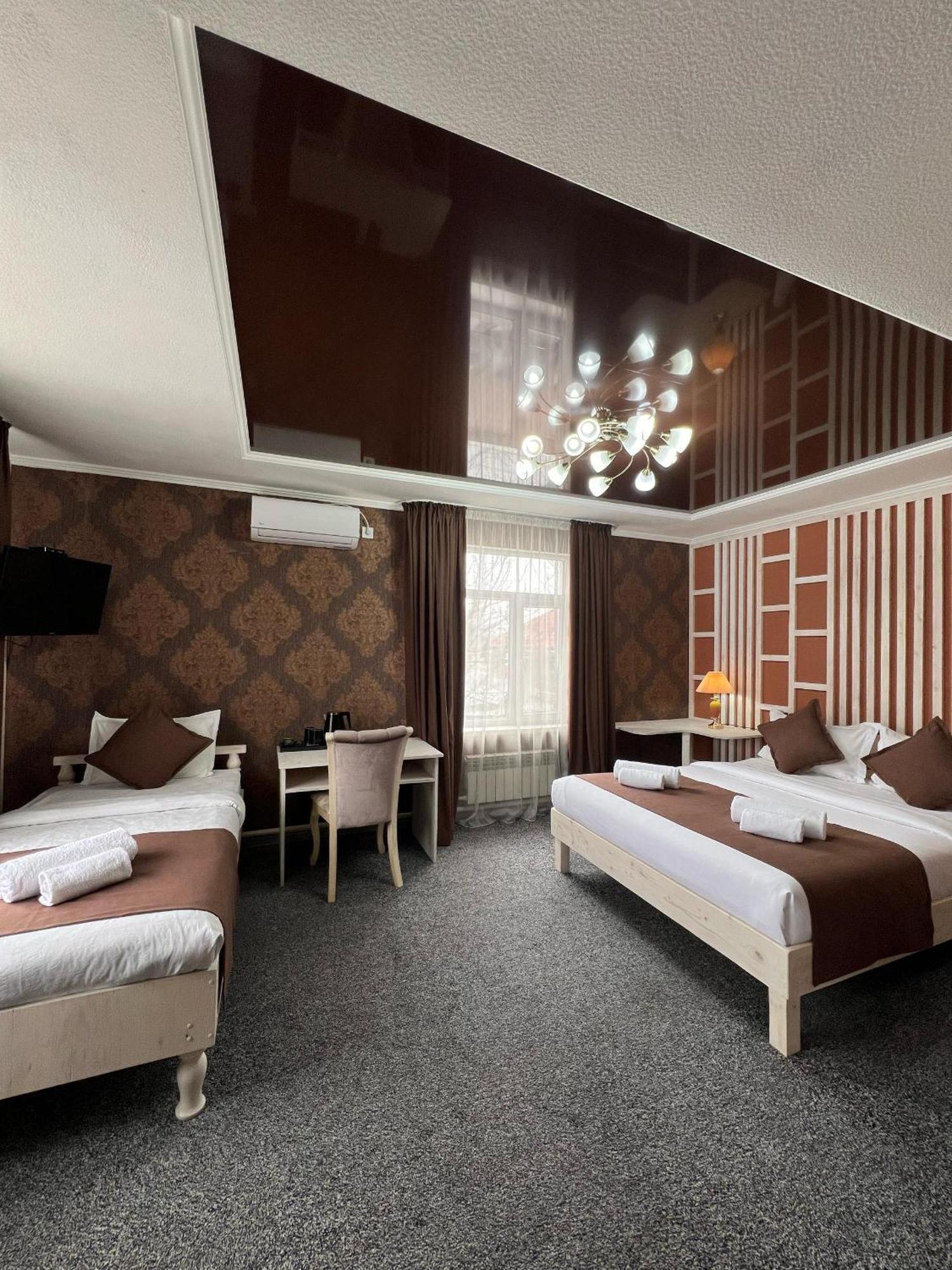 Hotel Kausar Bishkek Bagian luar foto