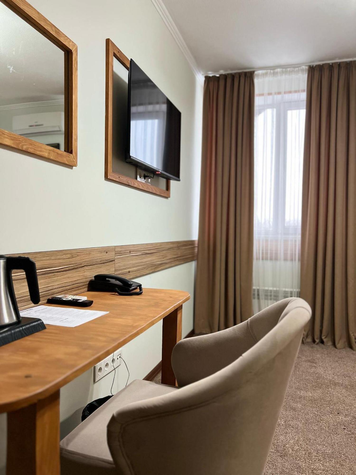Hotel Kausar Bishkek Bagian luar foto