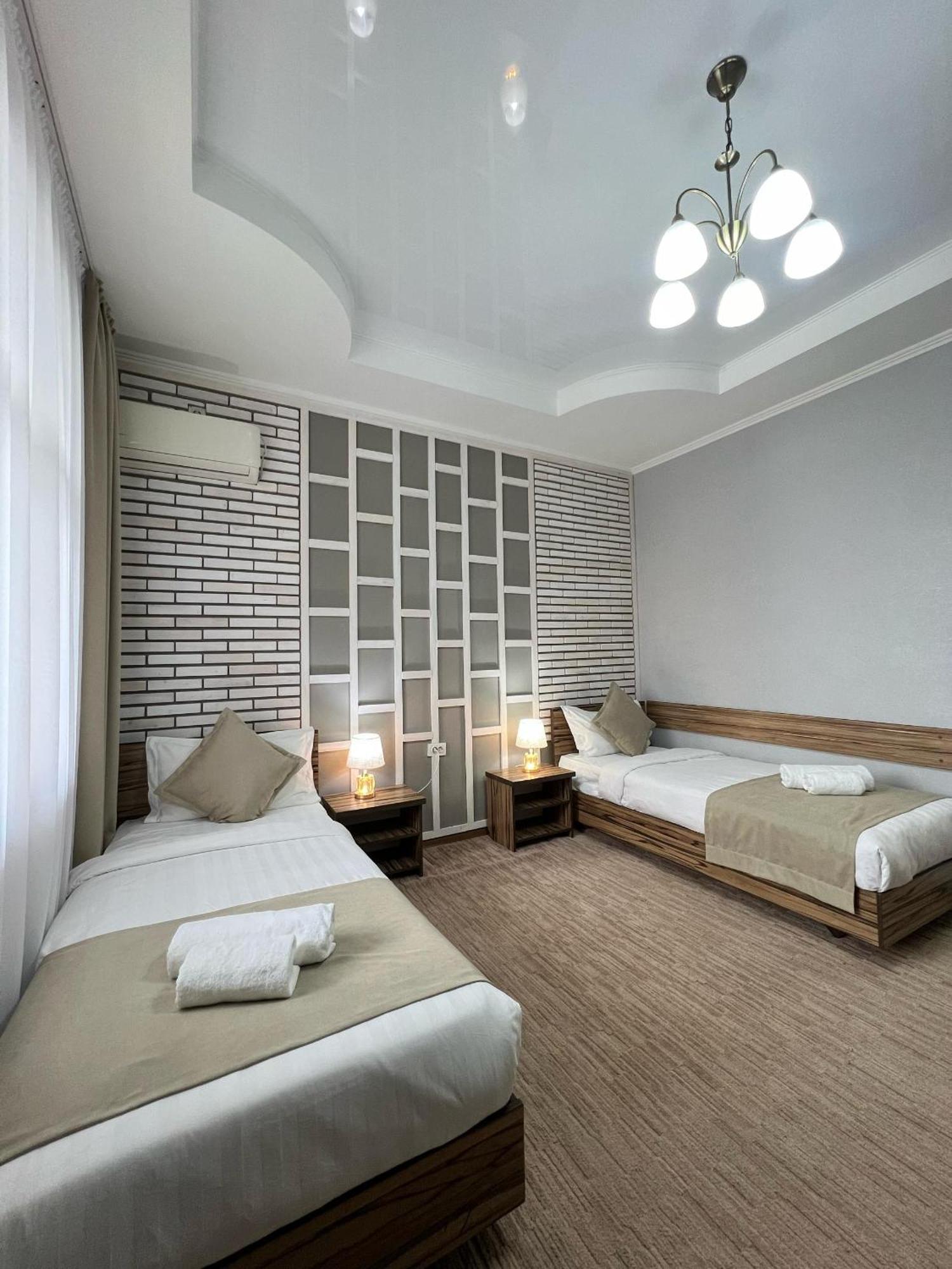 Hotel Kausar Bishkek Bagian luar foto