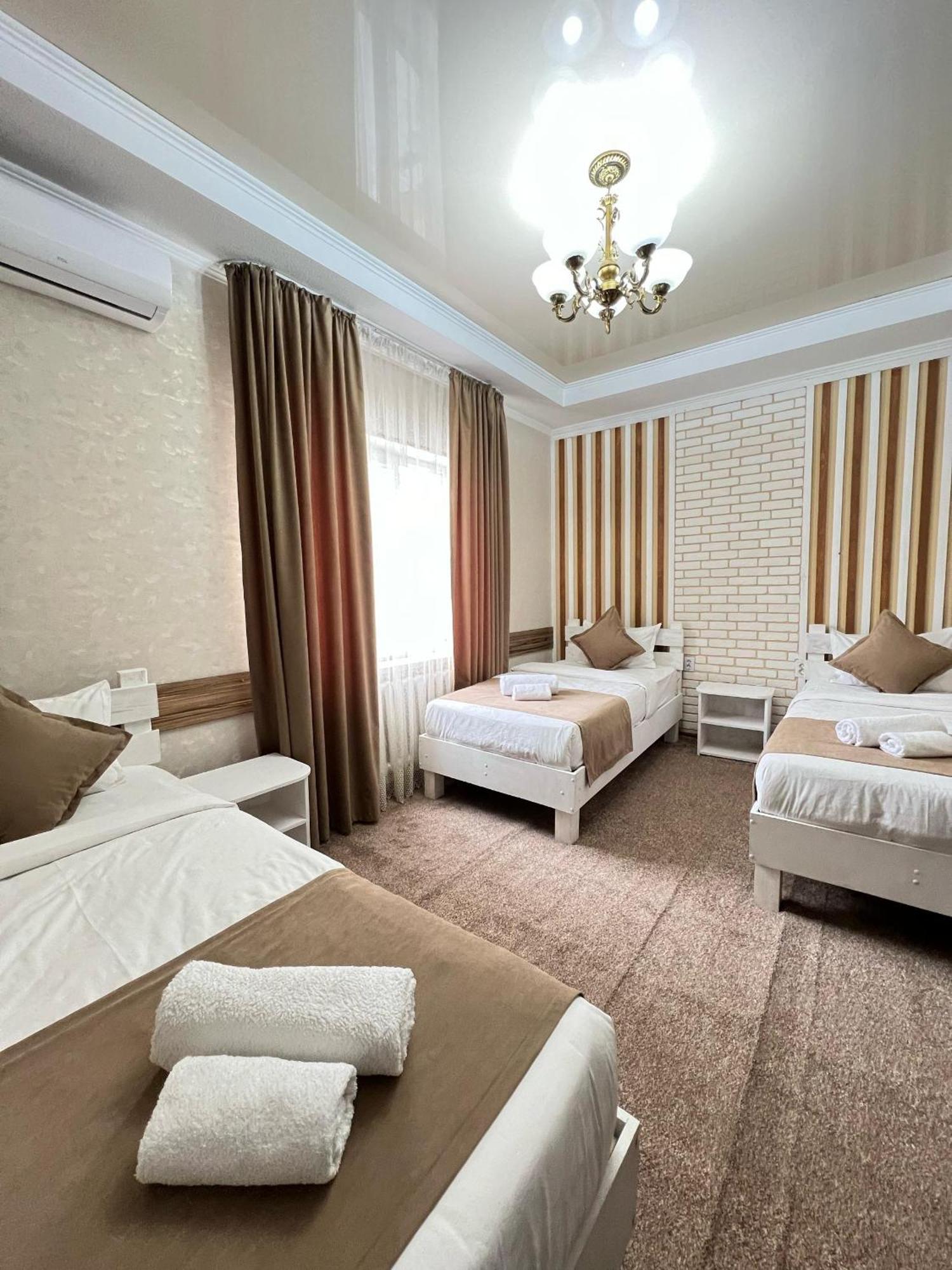 Hotel Kausar Bishkek Bagian luar foto