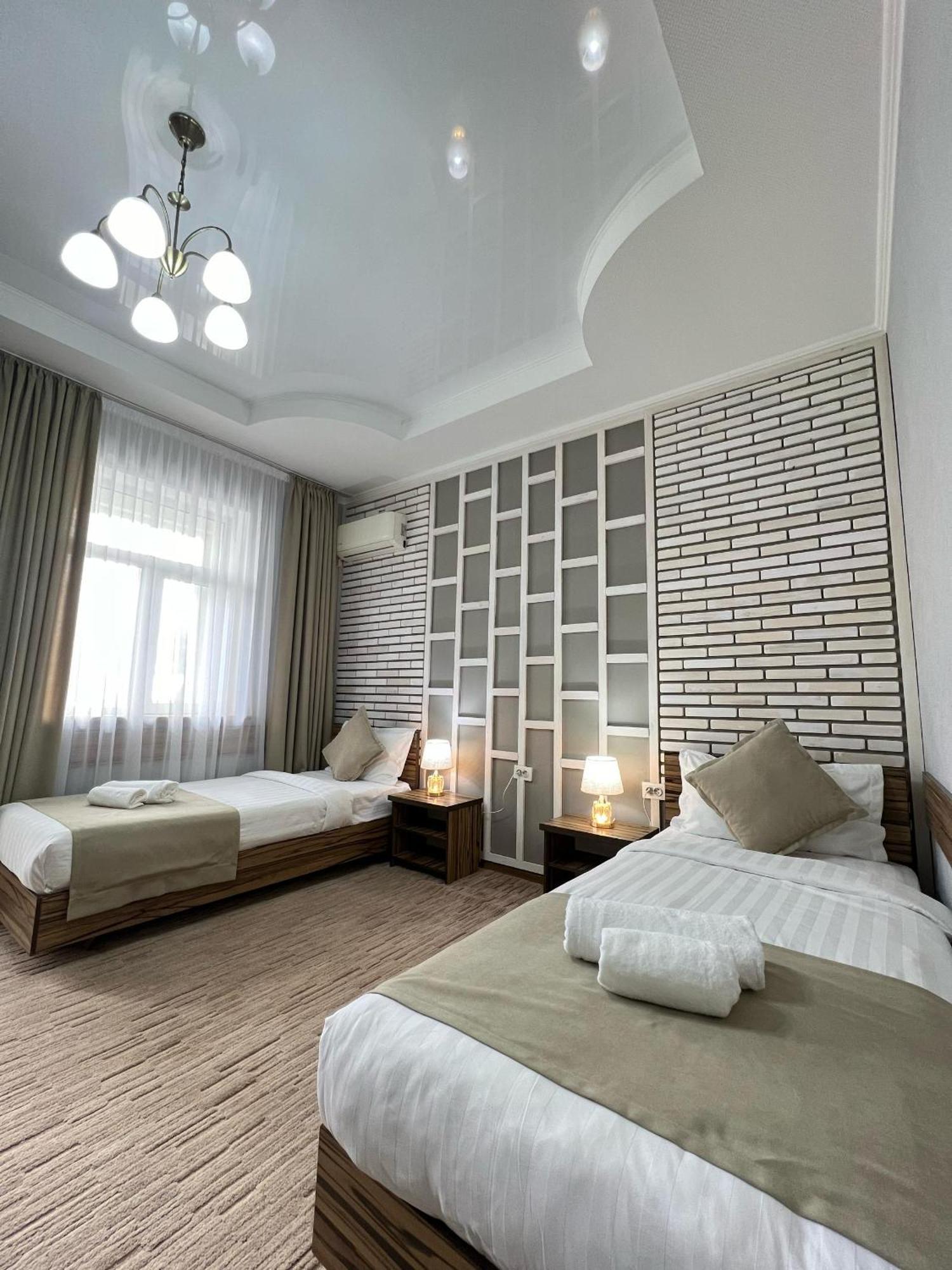 Hotel Kausar Bishkek Bagian luar foto