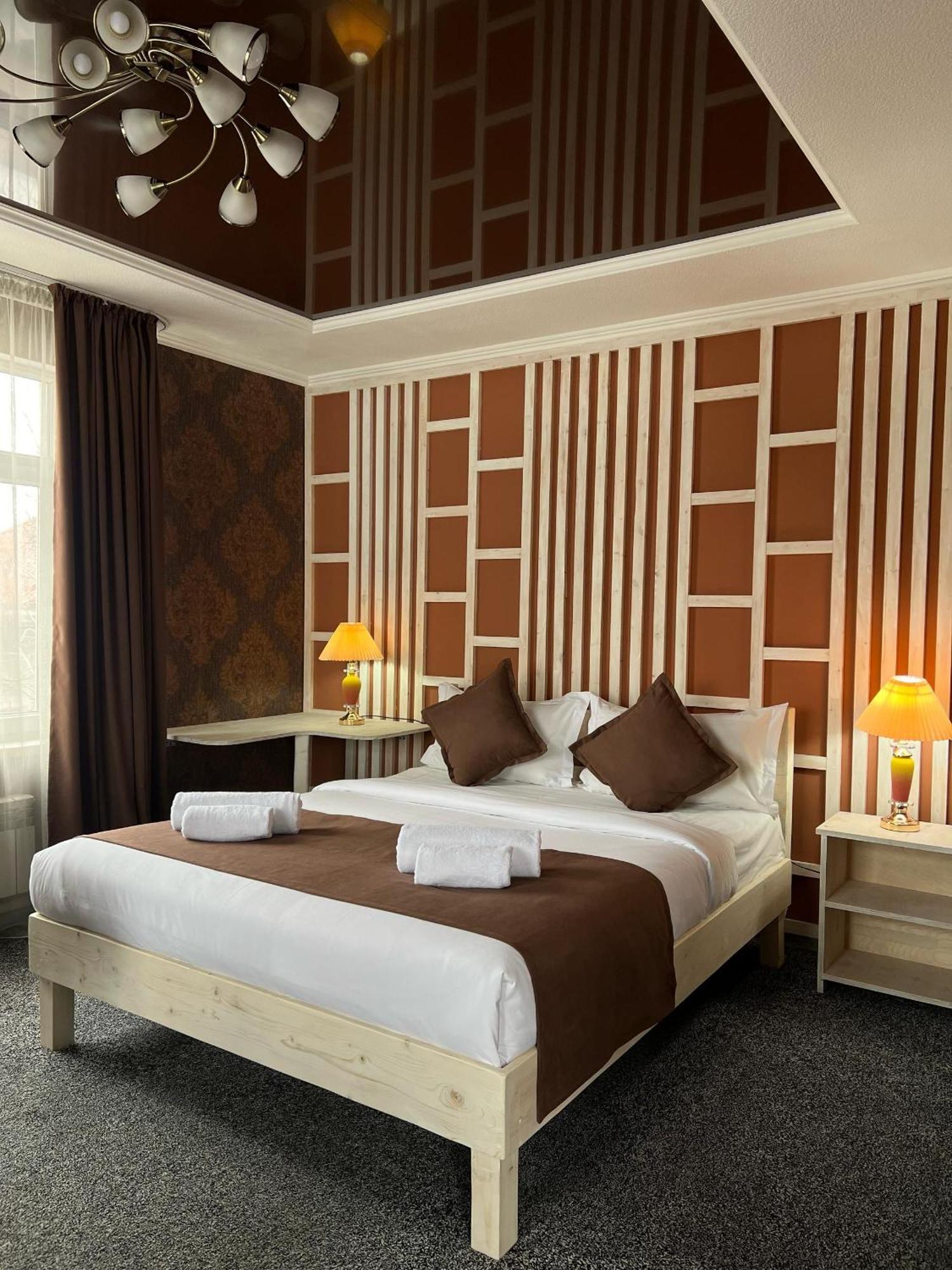 Hotel Kausar Bishkek Bagian luar foto
