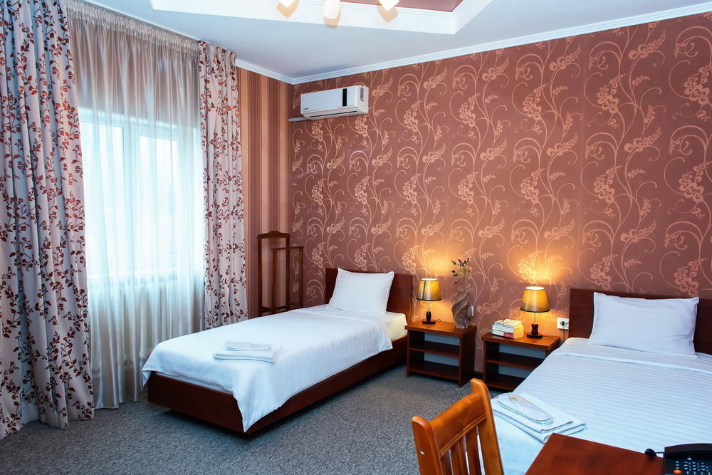Hotel Kausar Bishkek Bagian luar foto