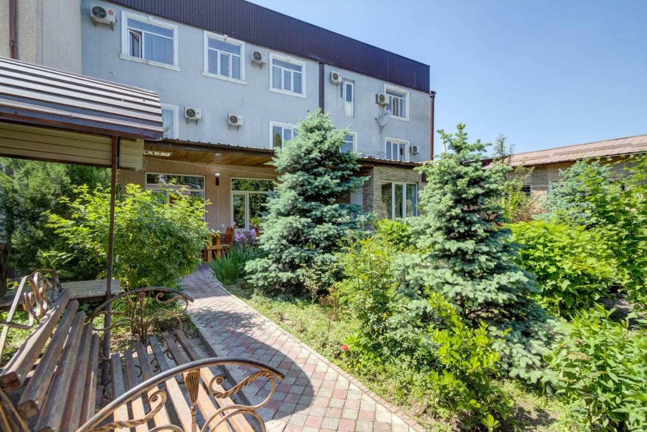 Hotel Kausar Bishkek Bagian luar foto
